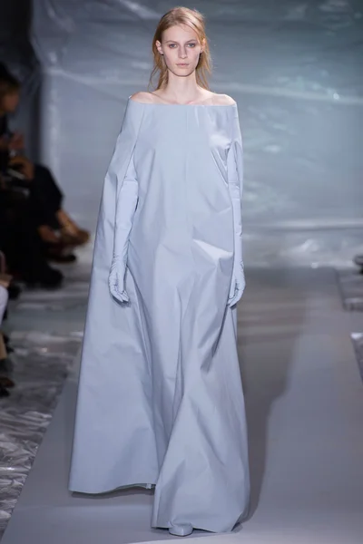 Look 30
